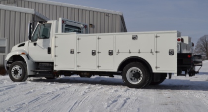 Mechanics Truck International Truck Hughes Equipment side view